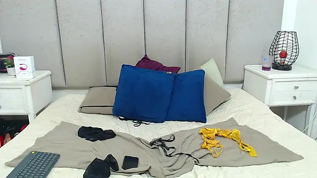 Snapshot of AmbarJacksonn_ chatting on December 4, 9:35 pm AmbarJacksonn online show from December 4, 9:35 pm