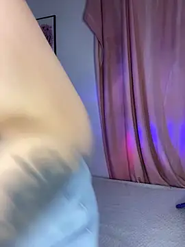 Snapshot of Ari_Martin chatting on November 23, 5:07 am Ari Martin online show from November 23, 5:07 am