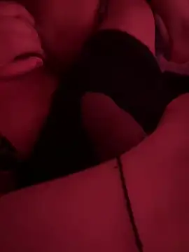 Snapshot of beautifulcouple69 chatting on February 10, 10:41 am beautifulcouple69 online show from February 10, 10:41 am