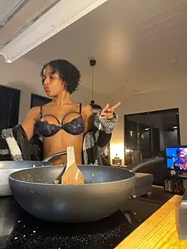 Snapshot of Black_Dolll chatting on December 19, 2:24 pm Black Dolll online show from December 19, 2:24 pm