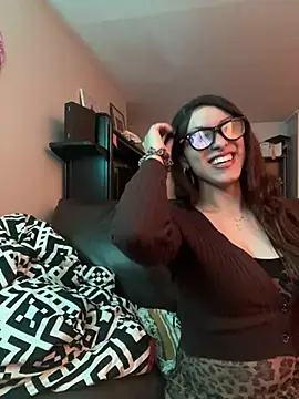 Snapshot of cadenfoxx111 chatting on May 15, 10:00 am cadenfoxx111 online show from May 15, 10:00 am