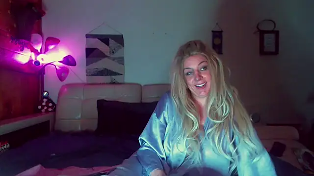 MonroeLoves online show from March 20, 6:29 am