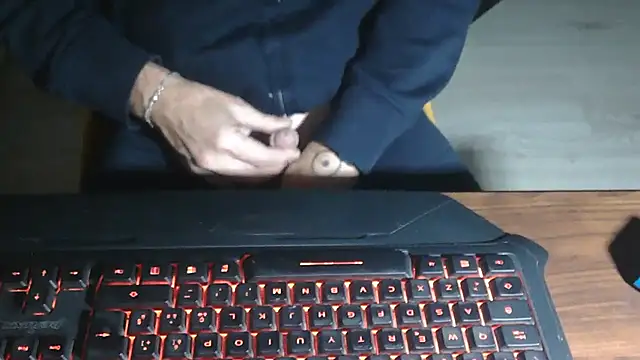 Adri gard online show from November 7, 9:15 pm