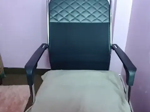 Snapshot of massive_squirts chatting on February 16, 1:18 pm massive squirts online show from February 16, 1:18 pm