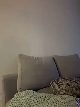 Snapshot of Alirawrz chatting on October 11, 7:34 pm Alirawrz online show from October 11, 7:34 pm