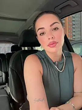 Snapshot of Alirawrz chatting on October 22, 1:22 pm Alirawrz online show from October 22, 1:22 pm