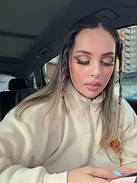 Snapshot of Alirawrz chatting on October 24, 1:40 pm Alirawrz online show from October 24, 1:40 pm