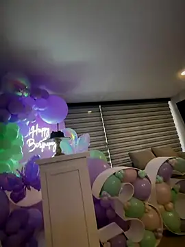 Snapshot of Alirawrz chatting on October 25, 8:03 pm Alirawrz online show from October 25, 8:03 pm