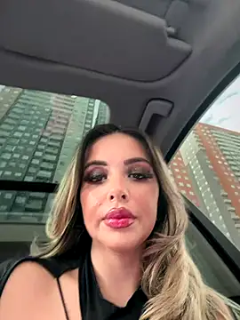 Snapshot of Alirawrz chatting on November 15, 1:29 pm Alirawrz online show from November 15, 1:29 pm