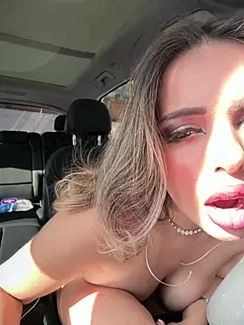 Snapshot of Alirawrz chatting on November 22, 1:10 pm Alirawrz online show from November 22, 1:10 pm