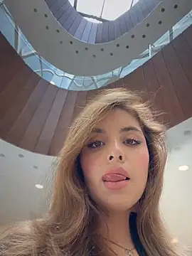 Alirawrz online show from June 6, 3:39 pm