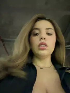 Alirawrz online show from June 8, 3:56 pm