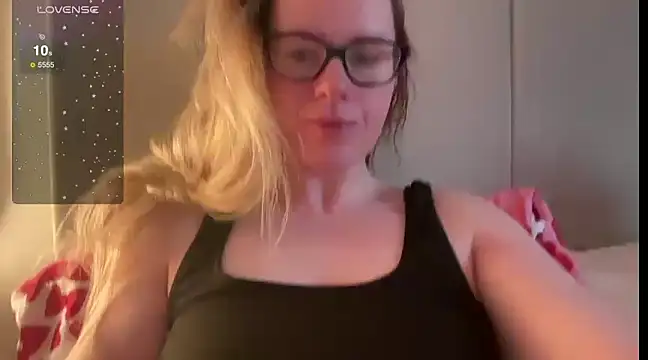 redheadrosie69 online show from February 16, 8:10 am