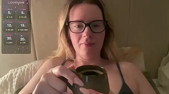 redheadrosie69 online show from February 18, 6:48 am