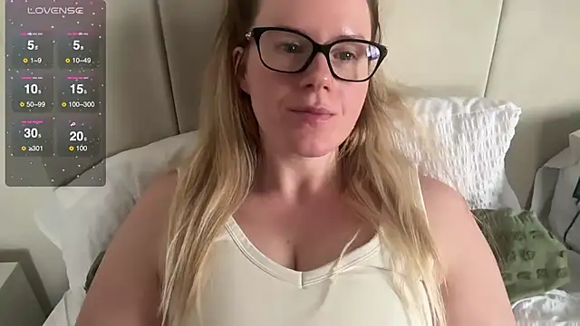 redheadrosie69 online show from February 19, 11:49 am