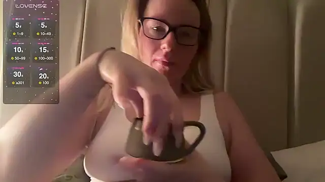 redheadrosie69 online show from February 26, 6:37 am
