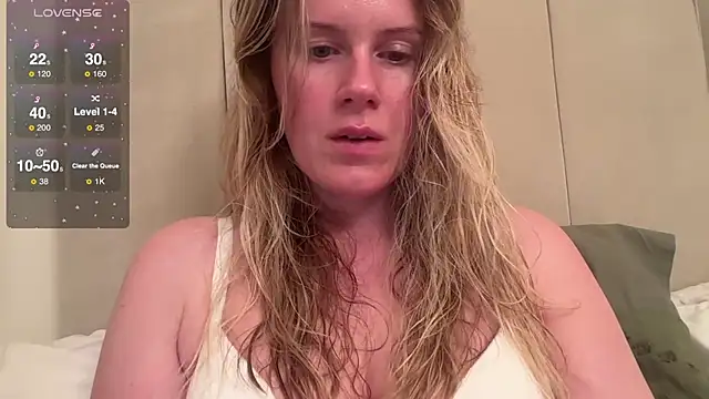 redheadrosie69 online show from March 7, 7:38 pm