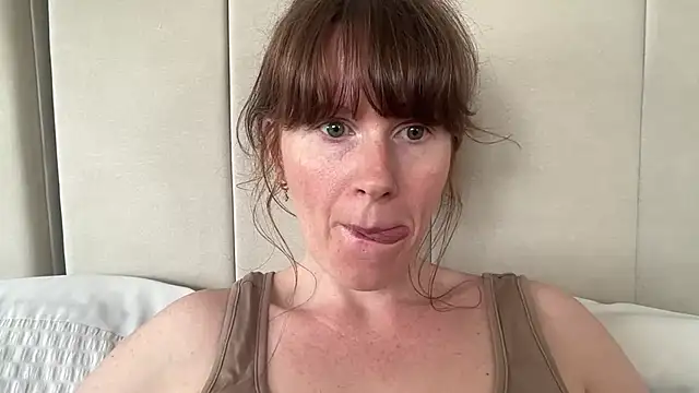 redheadrosie69 online show from June 15, 9:11 am