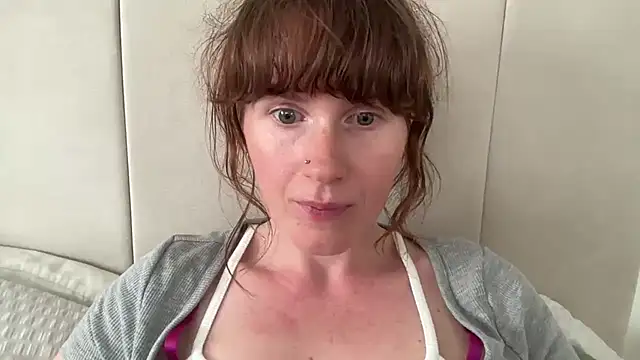 Snapshot of redheadrosie69 chatting on July 28, 1:21 pm redheadrosie69 online show from July 28, 1:21 pm
