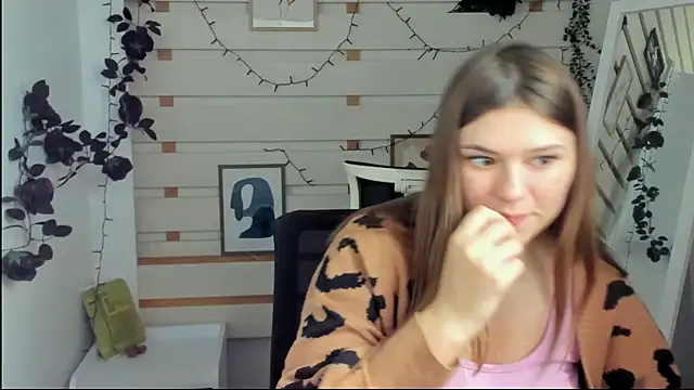 Snapshot of Josephine_Kiss chatting on April 6, 12:28 pm Josephine Kiss online show from April 6, 12:28 pm