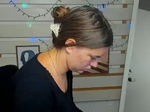Josephine Kiss online show from June 19, 1:04 pm