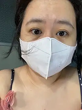 Snapshot of ninini92 chatting on February 15, 1:05 pm ninini92 online show from February 15, 1:05 pm