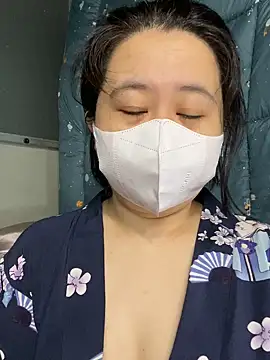 Snapshot of ninini92 chatting on March 6, 1:14 pm ninini92 online show from March 6, 1:14 pm