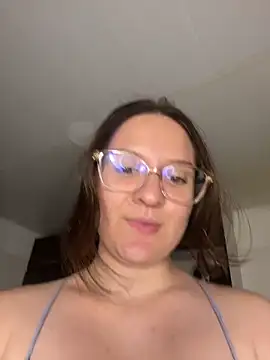 livgomez online show from February 23, 1:24 am