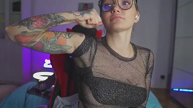 Lady3Holes online show from December 10, 5:22 pm