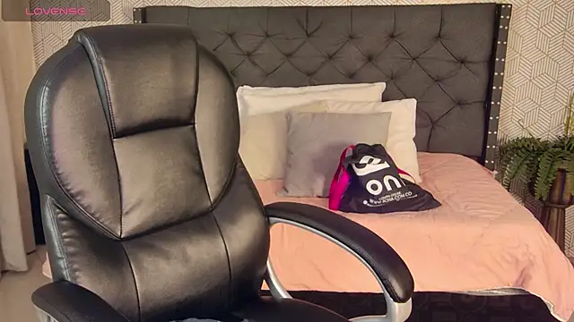 Snapshot of sussy__stone chatting on December 21, 6:34 pm sussy stone online show from December 21, 6:34 pm