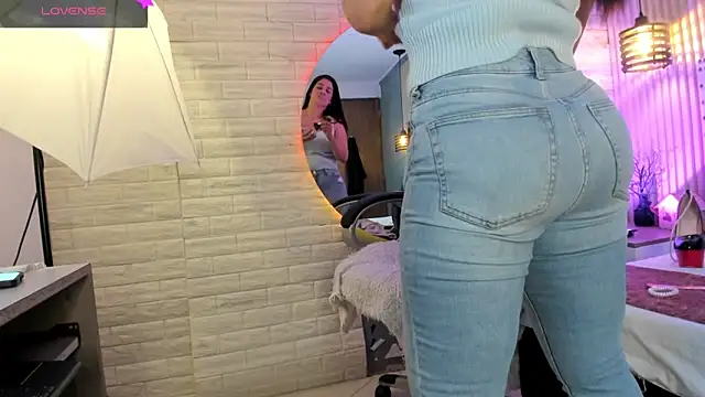 Snapshot of sussy__stone chatting on March 17, 3:59 pm sussy stone online show from March 17, 3:59 pm