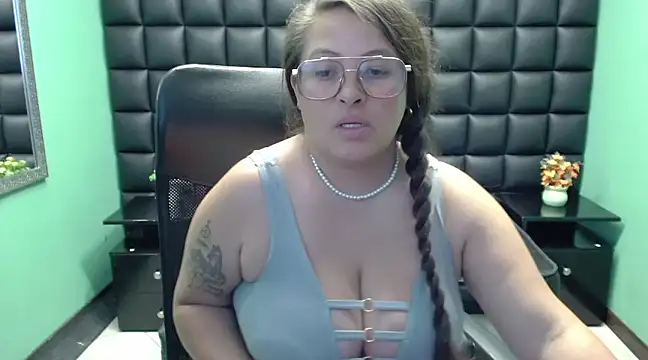 SaraThomso online show from February 2, 7:35 pm