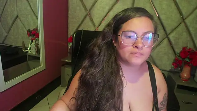 SaraThomso online show from October 1, 3:45 am