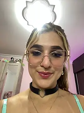 caroline jonson online show from December 15, 8:15 pm