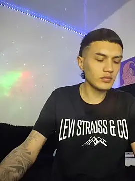 Snapshot of Tifanny_Sweett chatting on November 21, 3:38 am Tifanny Sweett online show from November 21, 3:38 am