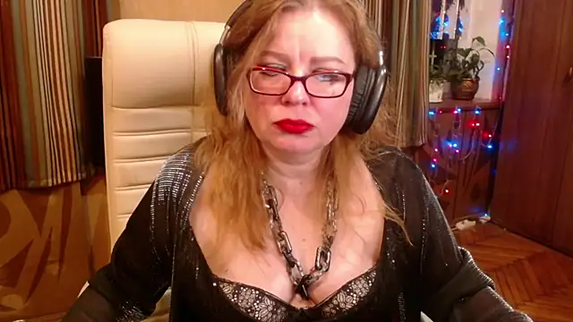 Snapshot of Miss_Tress chatting on November 15, 11:21 pm Miss Tress online show from November 15, 11:21 pm