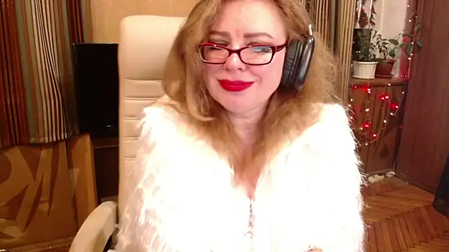 Miss Tress online show from July 8, 9:30 pm