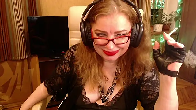 Miss Tress online show from August 4, 10:45 pm
