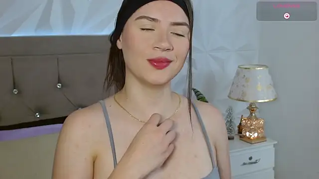 Gwen drew online show from December 19, 12:45 pm