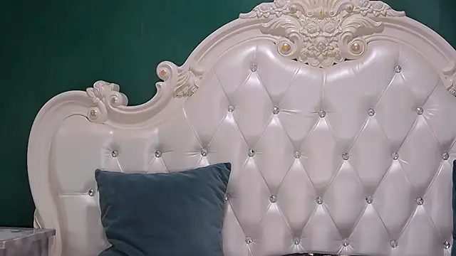 ArielBurn online show from October 12, 8:52 pm