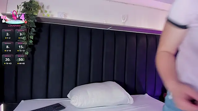 Snapshot of AllisonRoberts_ chatting on September 14, 1:27 am AllisonRoberts  online show from September 14, 1:27 am