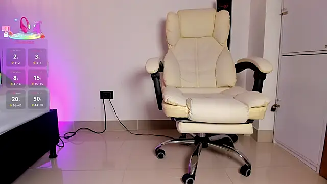 Snapshot of AllisonRoberts_ chatting on October 6, 7:44 pm AllisonRoberts  online show from October 6, 7:44 pm