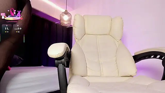 Snapshot of AllisonRoberts_ chatting on October 9, 7:56 pm AllisonRoberts  online show from October 9, 7:56 pm