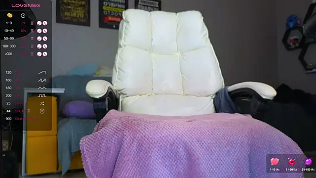  Queen lady  online show from September 28, 11:15 am