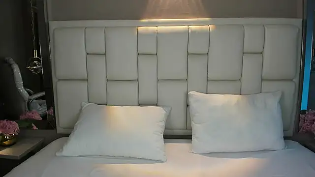 Snapshot of JessyEvans chatting on October 1, 8:26 pm JessyEvans online show from October 1, 8:26 pm