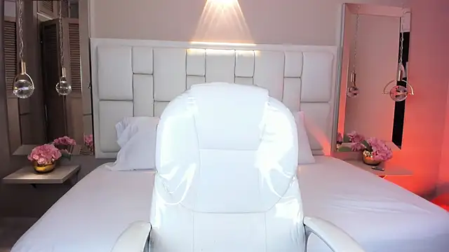 Snapshot of JessyEvans chatting on December 5, 7:54 pm JessyEvans online show from December 5, 7:54 pm