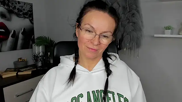 HelenLuxx online show from January 26, 10:34 am