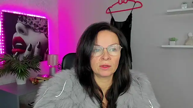 HelenLuxx online show from February 2, 7:41 am