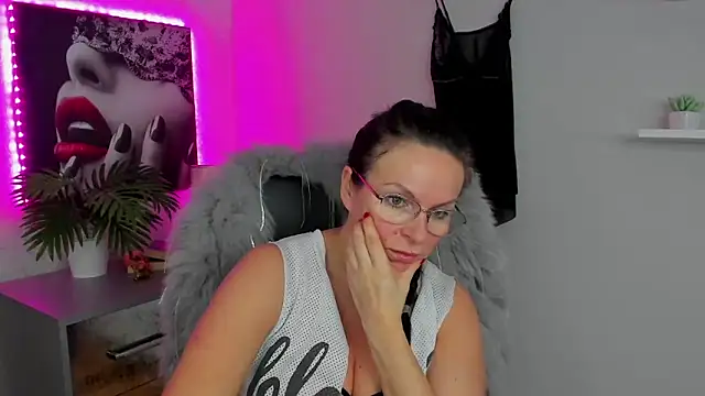 HelenLuxx online show from February 13, 12:43 pm