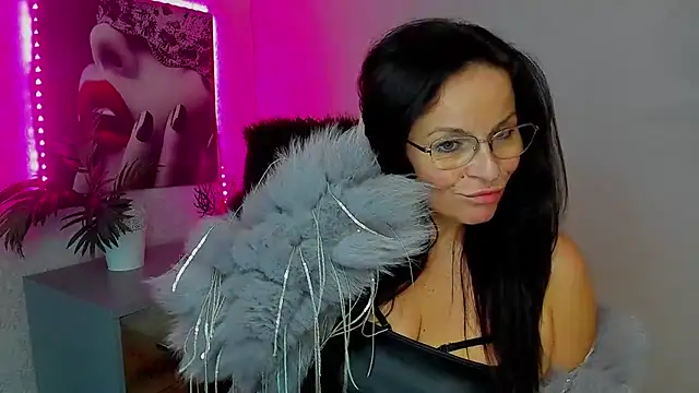 HelenLuxx online show from November 13, 7:13 pm